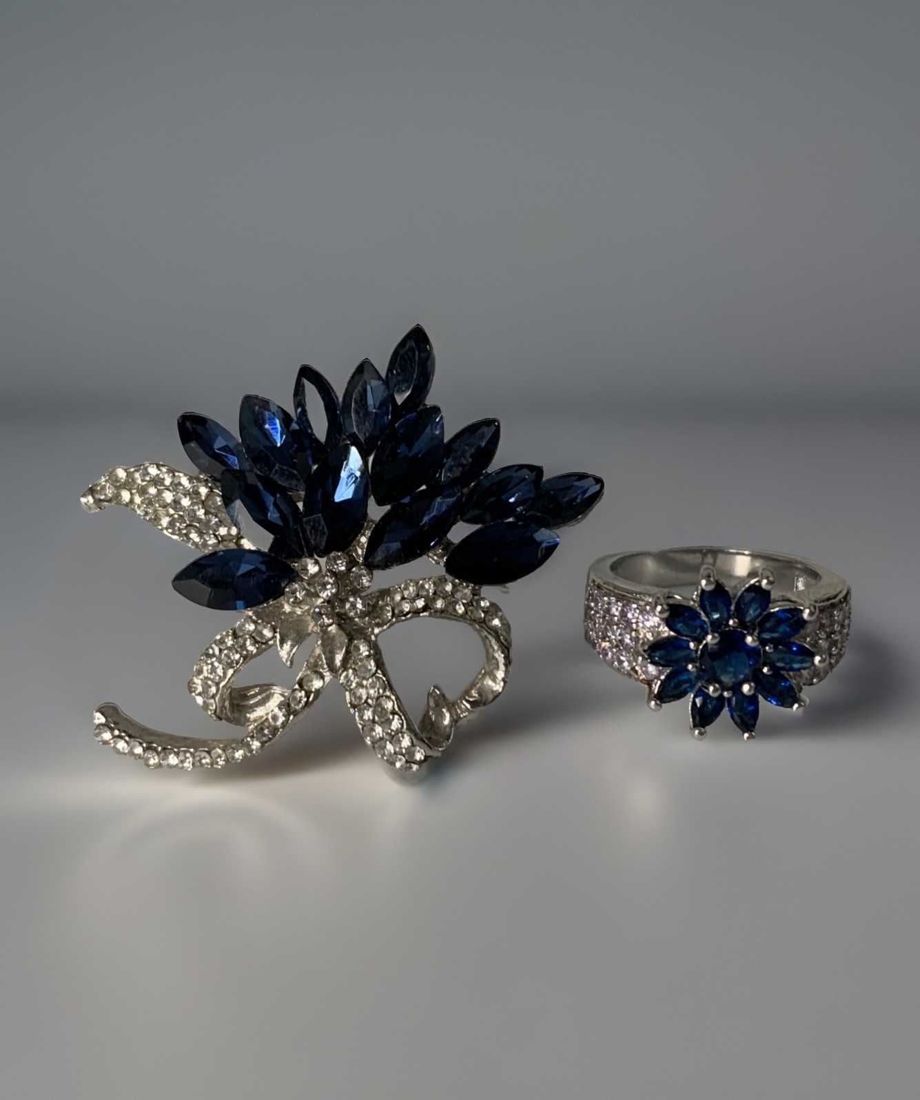 RARE Vintage Royal blue crystal silver flower brooch and ring set ring size 8