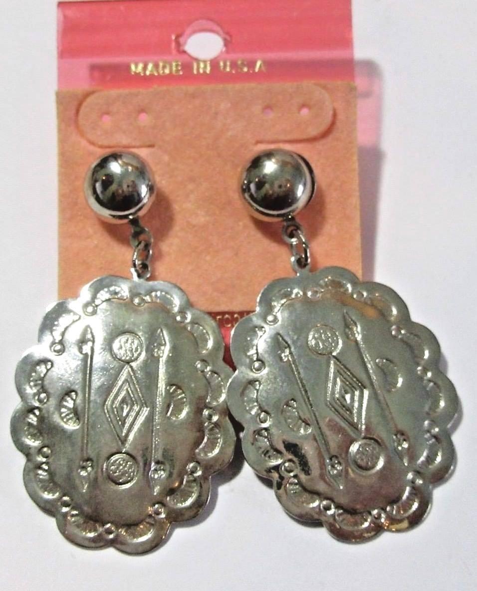 SILVER TONE NOS PIERCED EARRINGS ETCHED SOUTH WESTERN STYLE SCALLOPED