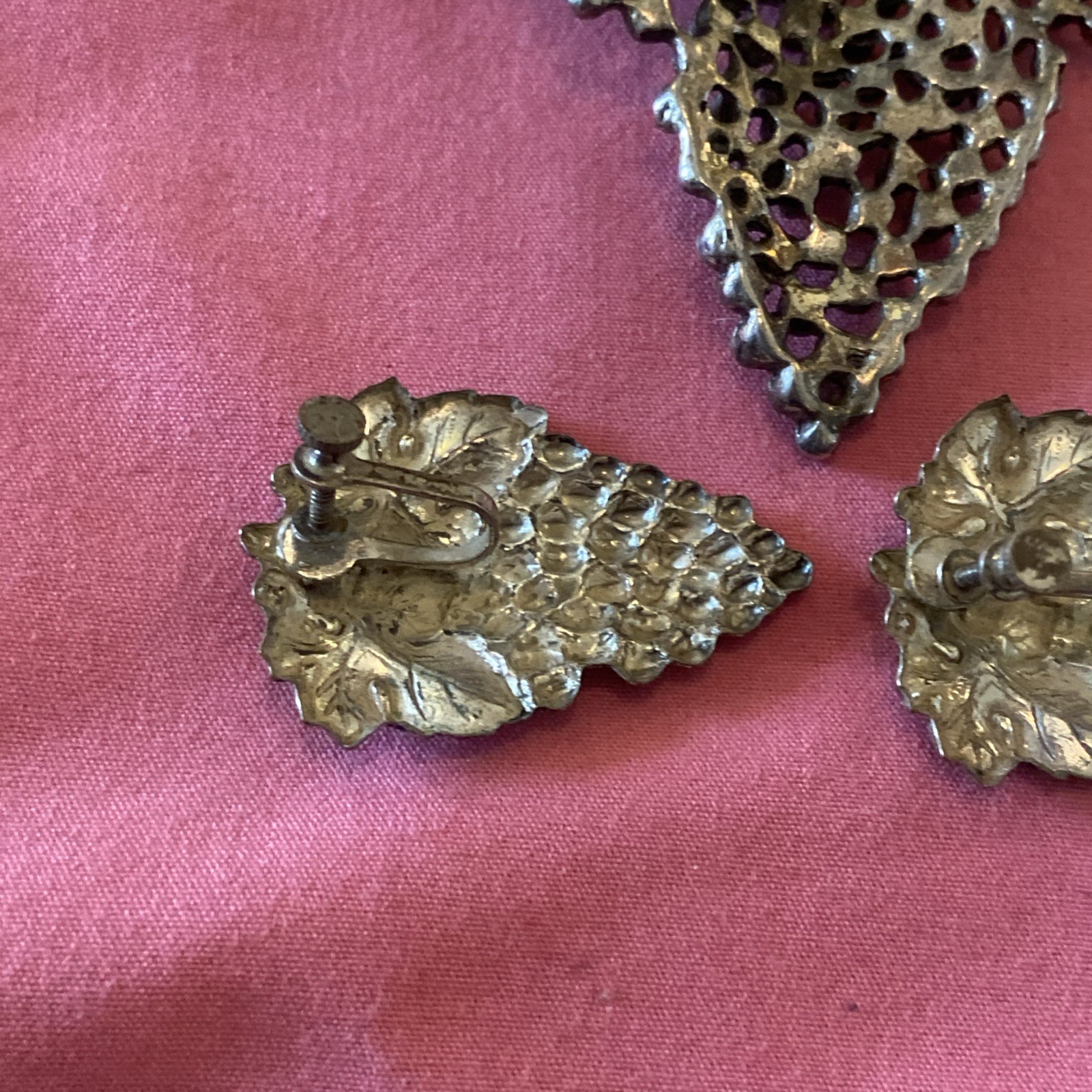 Vintage Silver-tone 3 Piece Grape Bunch Set Brooch 3 3/4in & Earrings 1 1/2 Inch