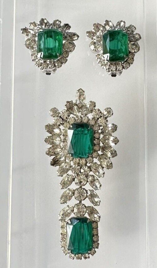 Vintage Juliana Silver Tone Flawed Emerald Crystal Rhinestone Brooch & Earrings