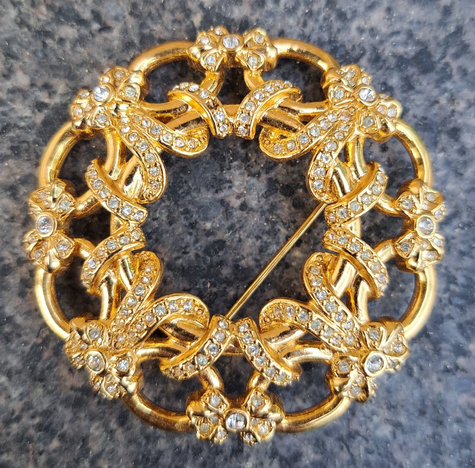 Vintage Monet Gold Tone Rhinestone Round Circular Brooch Signed Bows Ribbons @