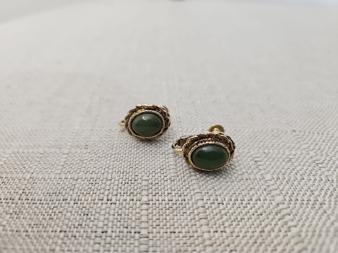 Vintage Dark Green And Gold Tone Scewback Earrings Dainty