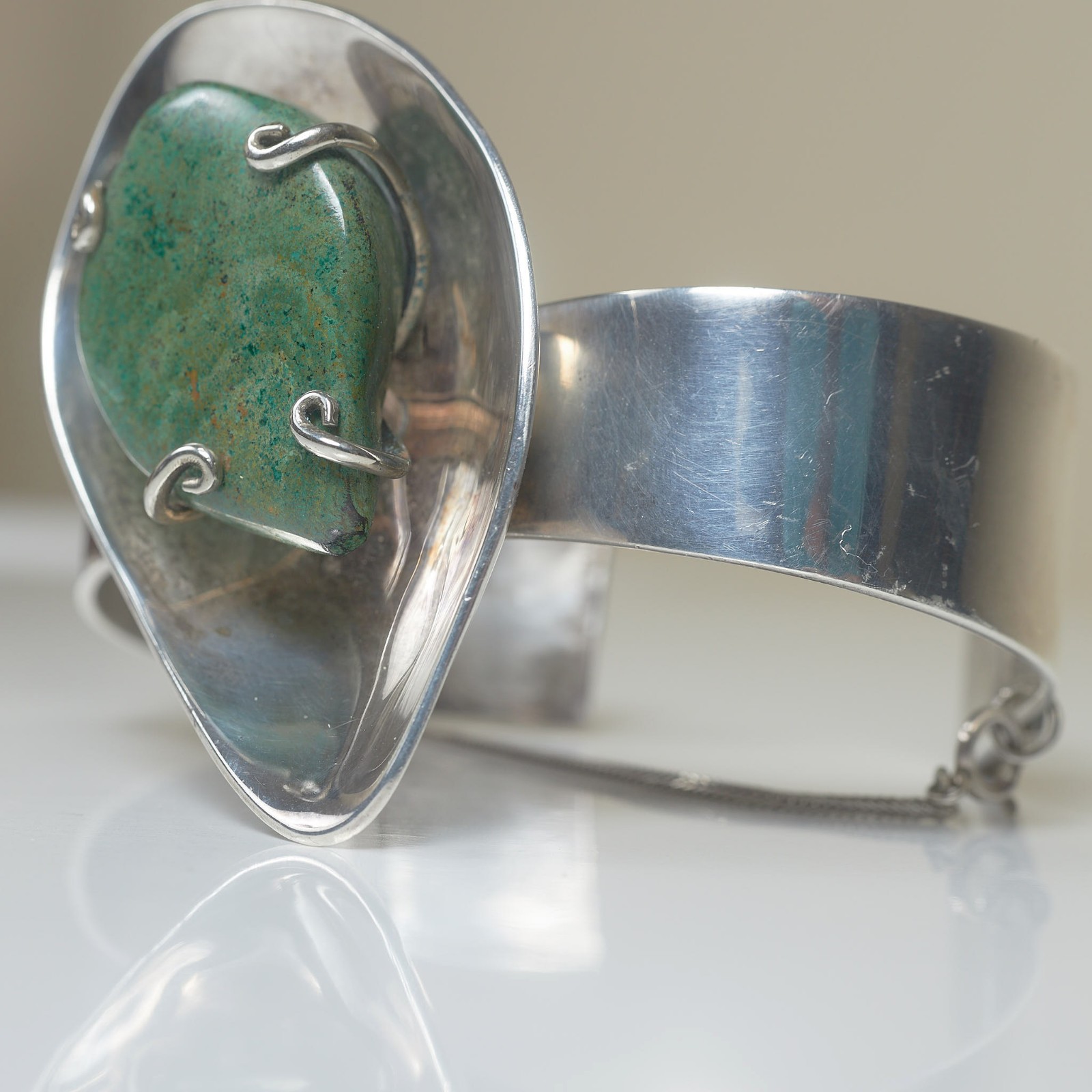 LOS CASTILLO Taxco 50s/60s Sterling Wide Bracelet Green Chalcedony 105g ca. 6.3″