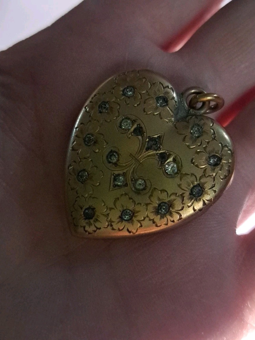 Antique Victorian S&B Co. Etched Gold Filled Starburst Fleur De Lis Heart Locket