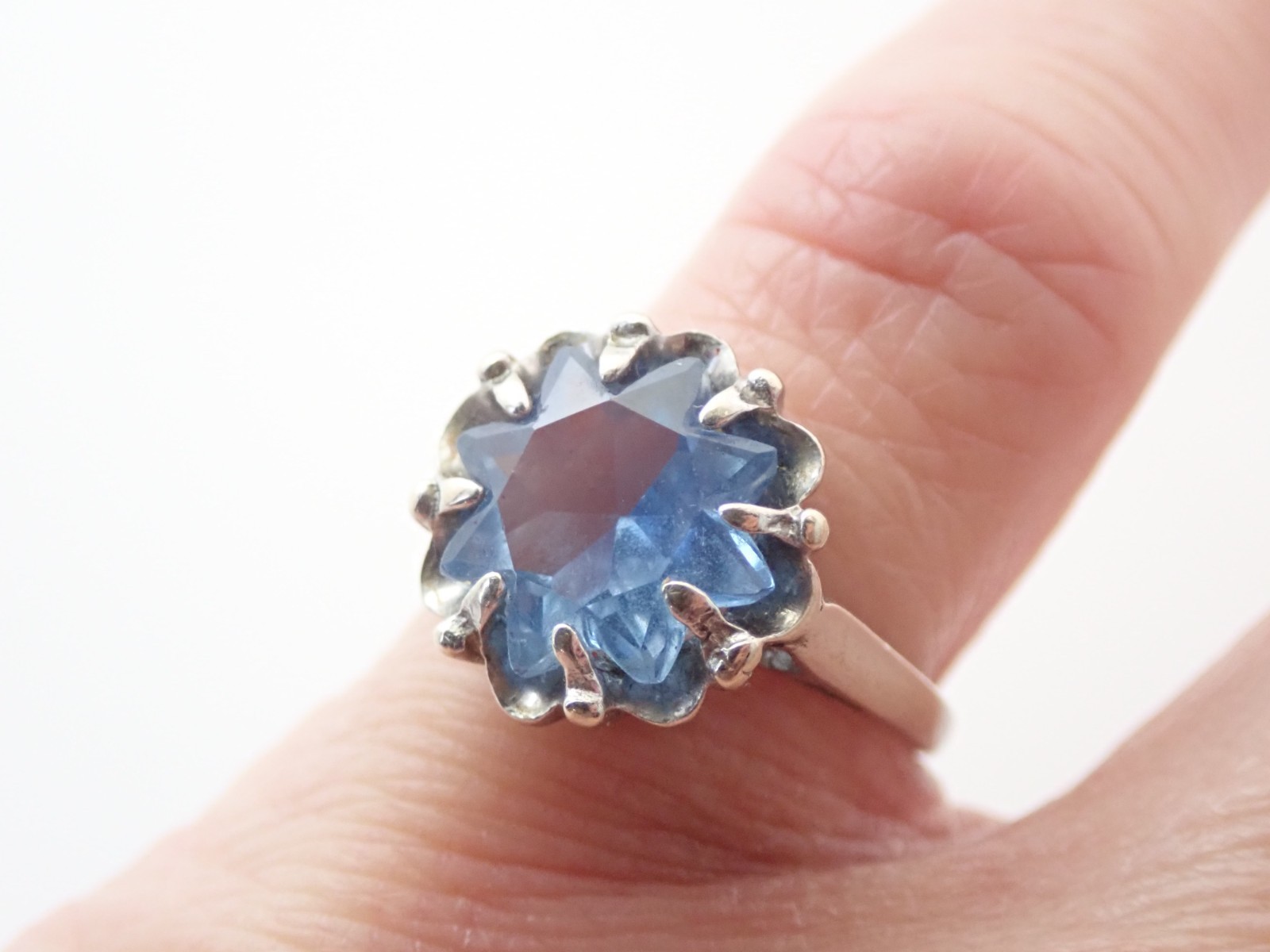 10k Solid White Gold Fancy Cut Star Starburst Blue Topaz Estate Band Ring 5.25