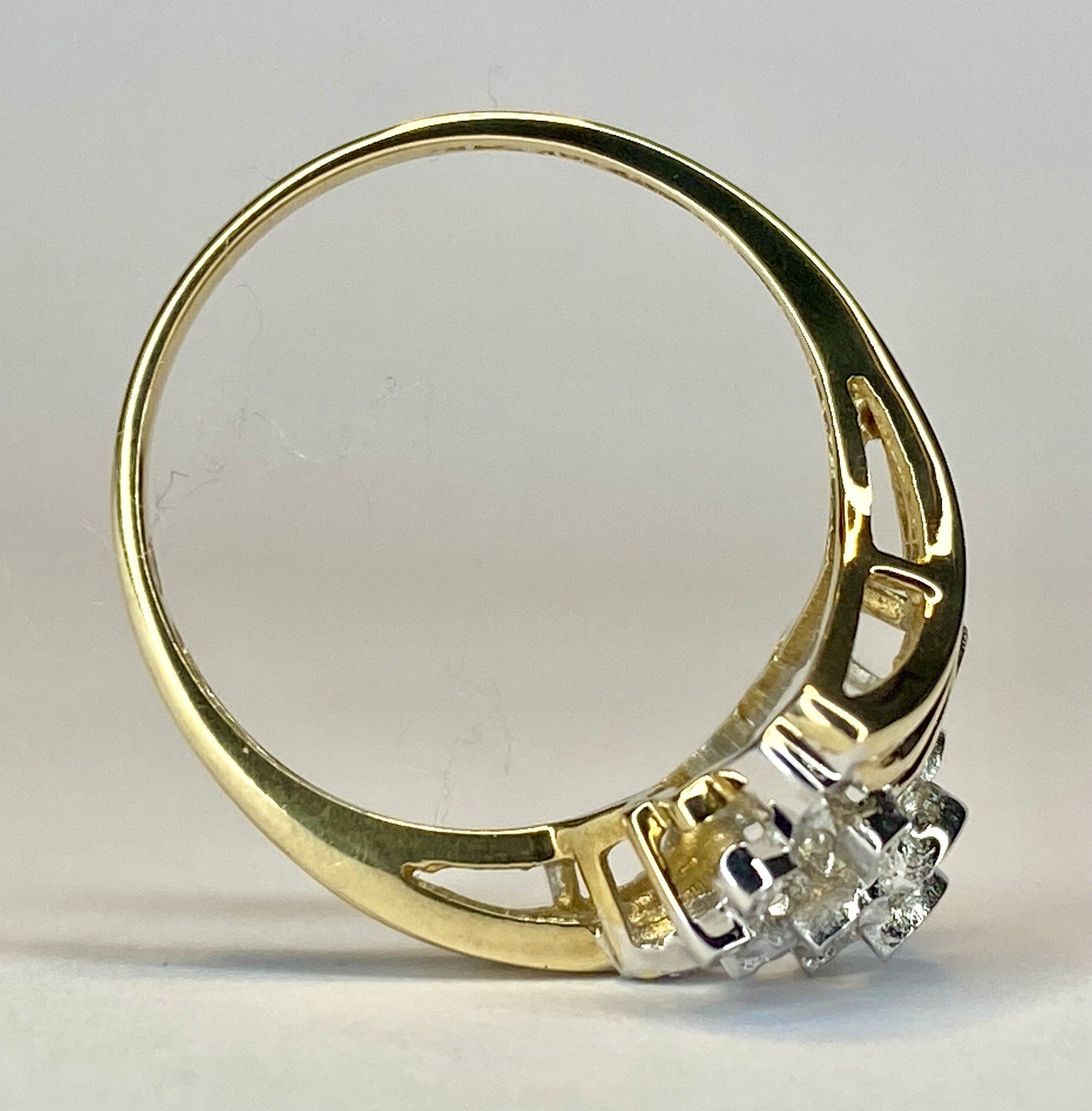 Vintage 80’s 90’s 10K Yellow Gold Diamond Cluster Leaf Bypass Ring Size 6.9