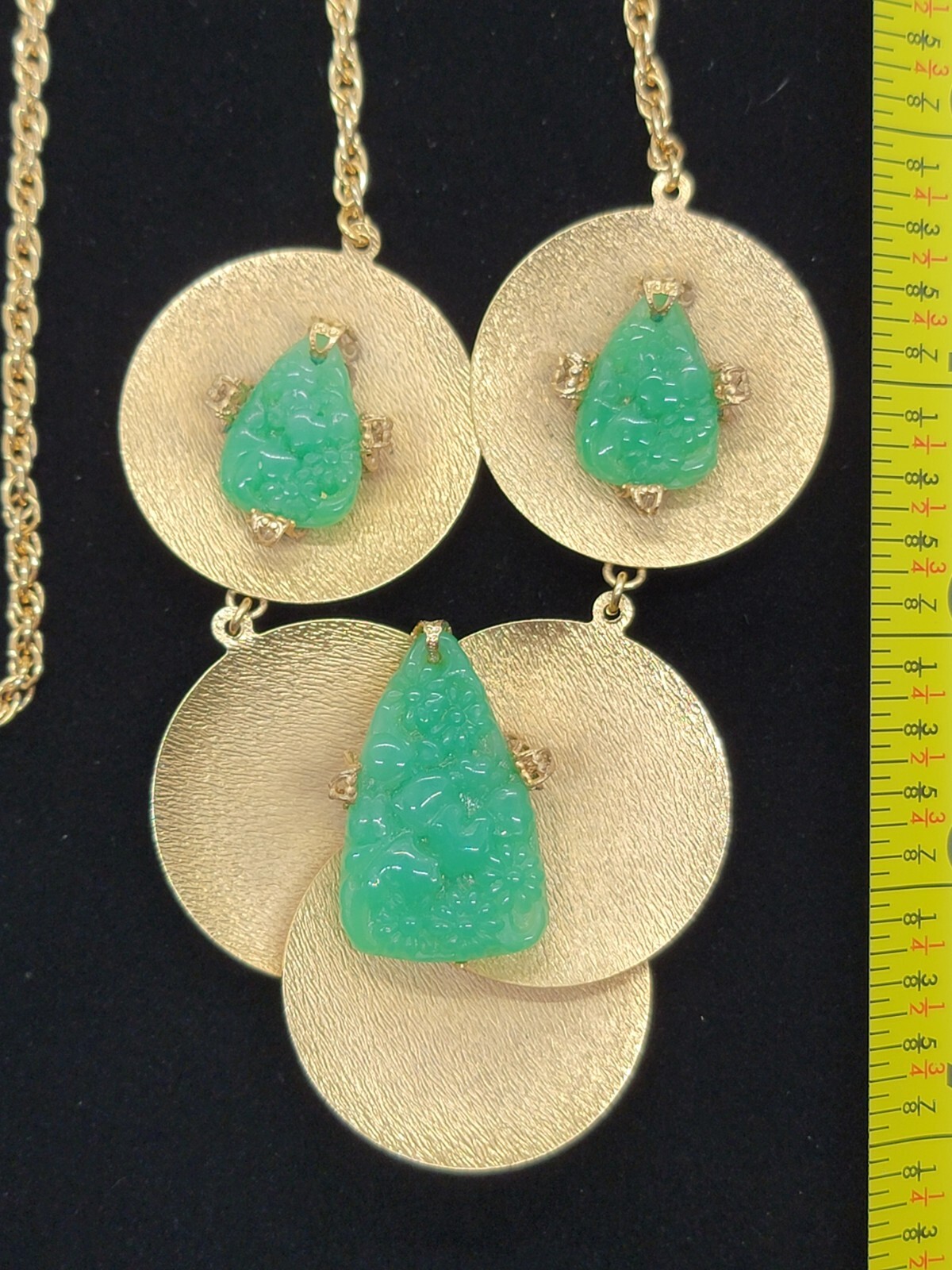 Vtg Faux Jade Glass Gold Tone Textured Disc Runway Necklace About 30″ No Clasp