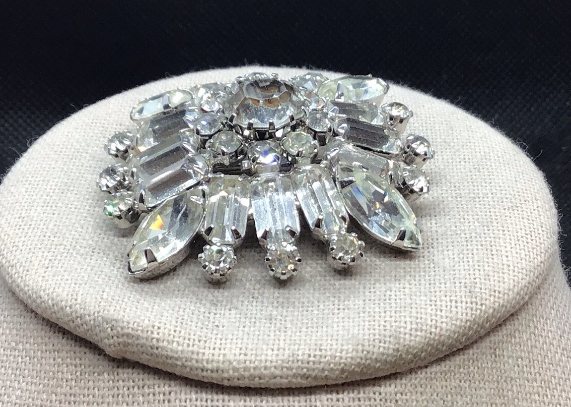 Vintage Silver Tone Costume Large Clear Glass & Clear Rhinestone Pin H331