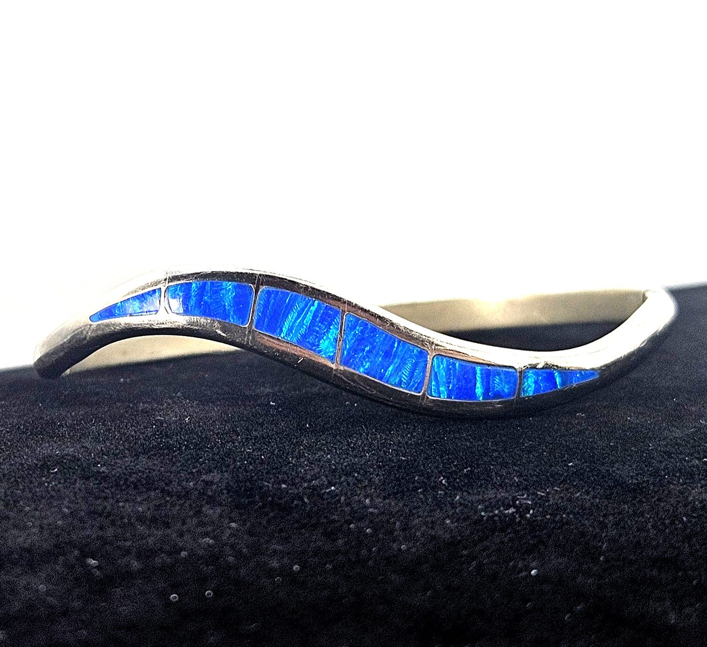 Vintage Mexico Blue Opal Inlay Hinged Bangle Bracelet Wave Design 19.1g