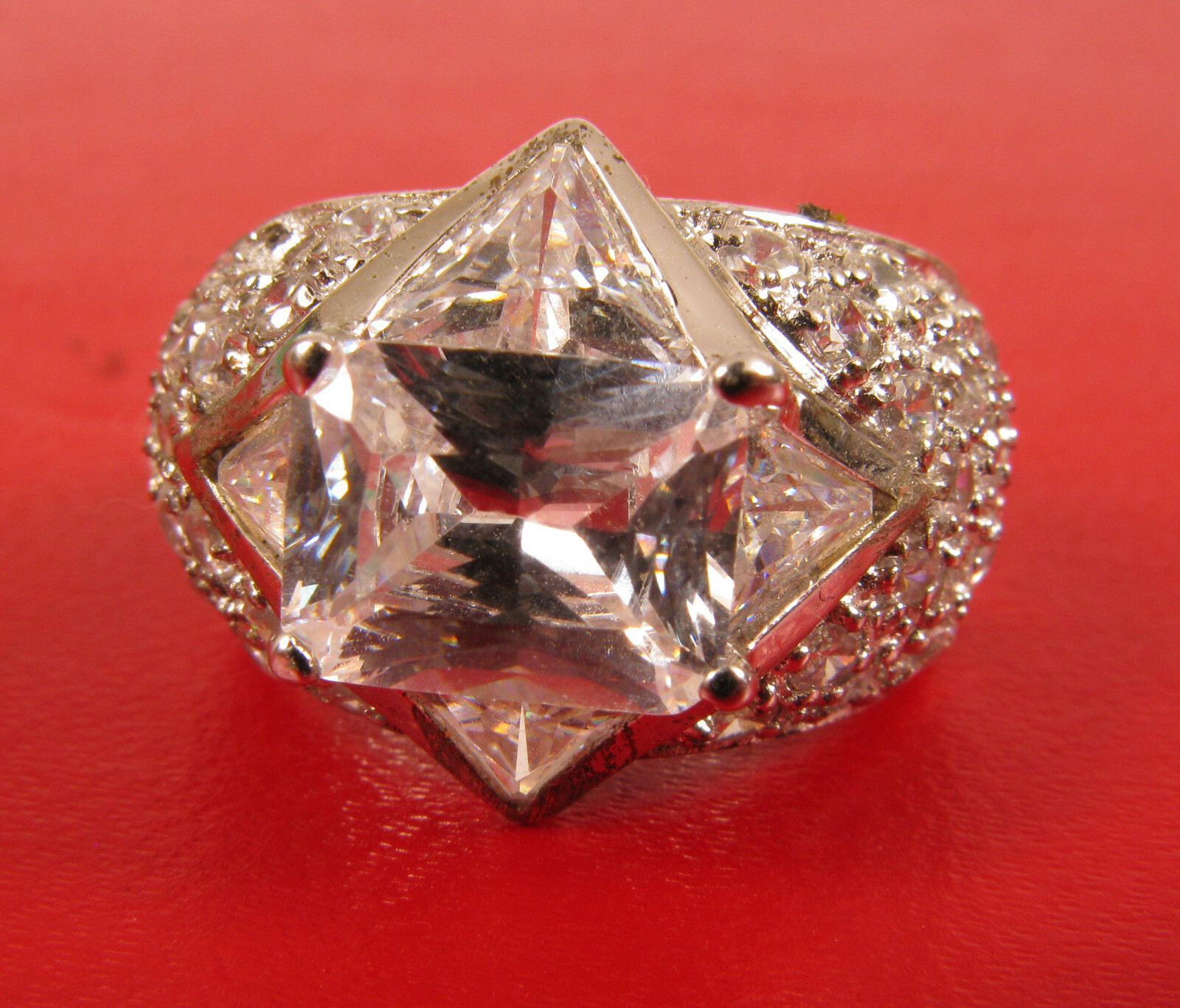 VINTAGE LINDENWOLD FINE JEWELERS STERLING SILVER CUBIC ZIRCONIA CZ COCKTAIL RING