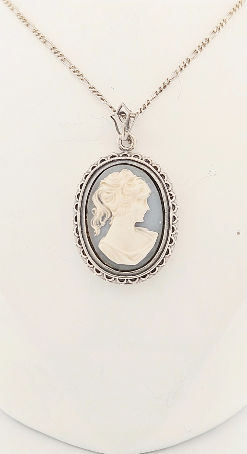Sterling silver carved vintage cameo pendant on thin figaro chain necklace 18″