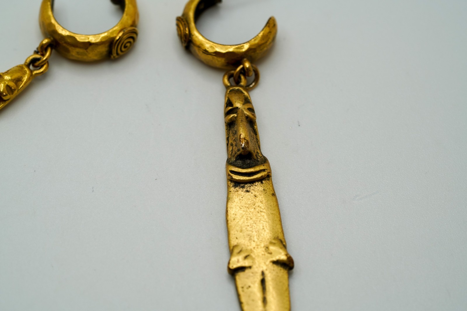 Vintage ALVA Primitive Gold Tone Dangle Earrings 7cm JB43