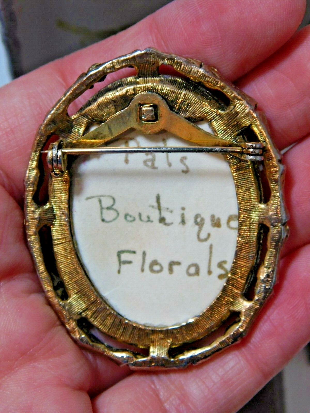 Vintage Dried Tiny Daisy Flowers Branch Plastic Blue Bamboo Gold Tone Brooch