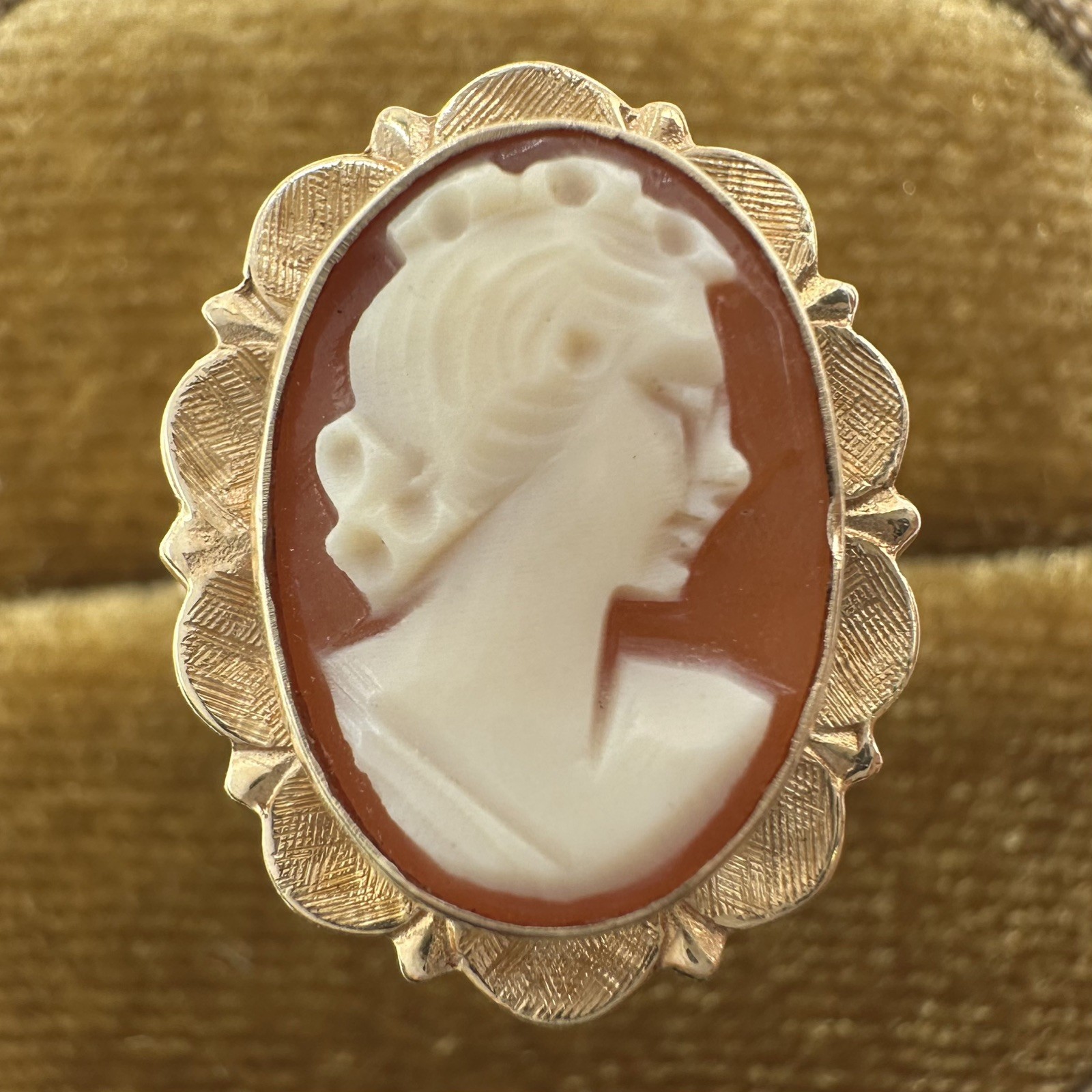 Vintage 14k Yellow Gold Carved Shell Oval Portrait Lady Cameo Ring ~ Size 6