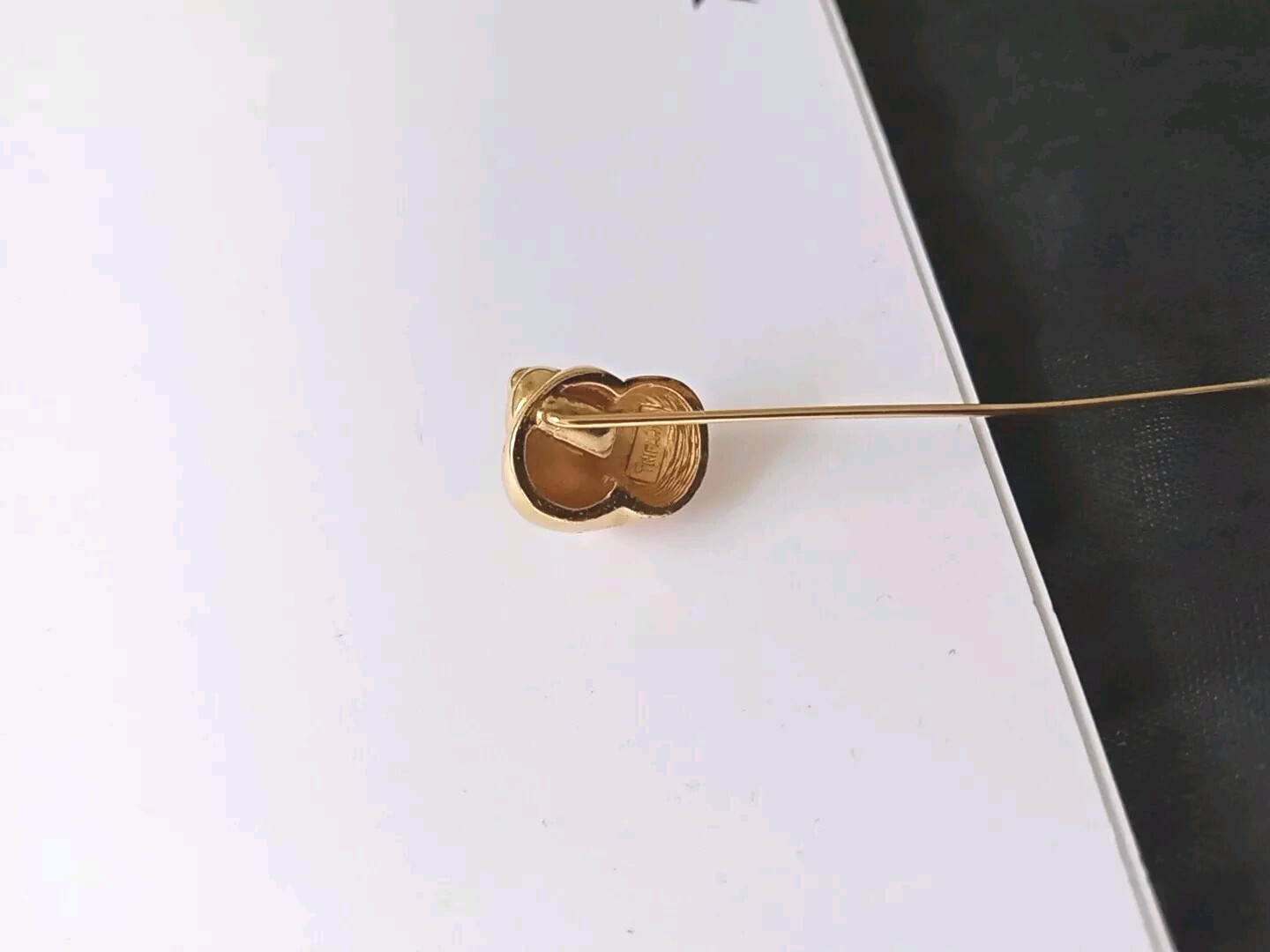 Vintage Crown Trifari Classic Figural Stick Pin, Sculptural Golden Sea Shell 3″