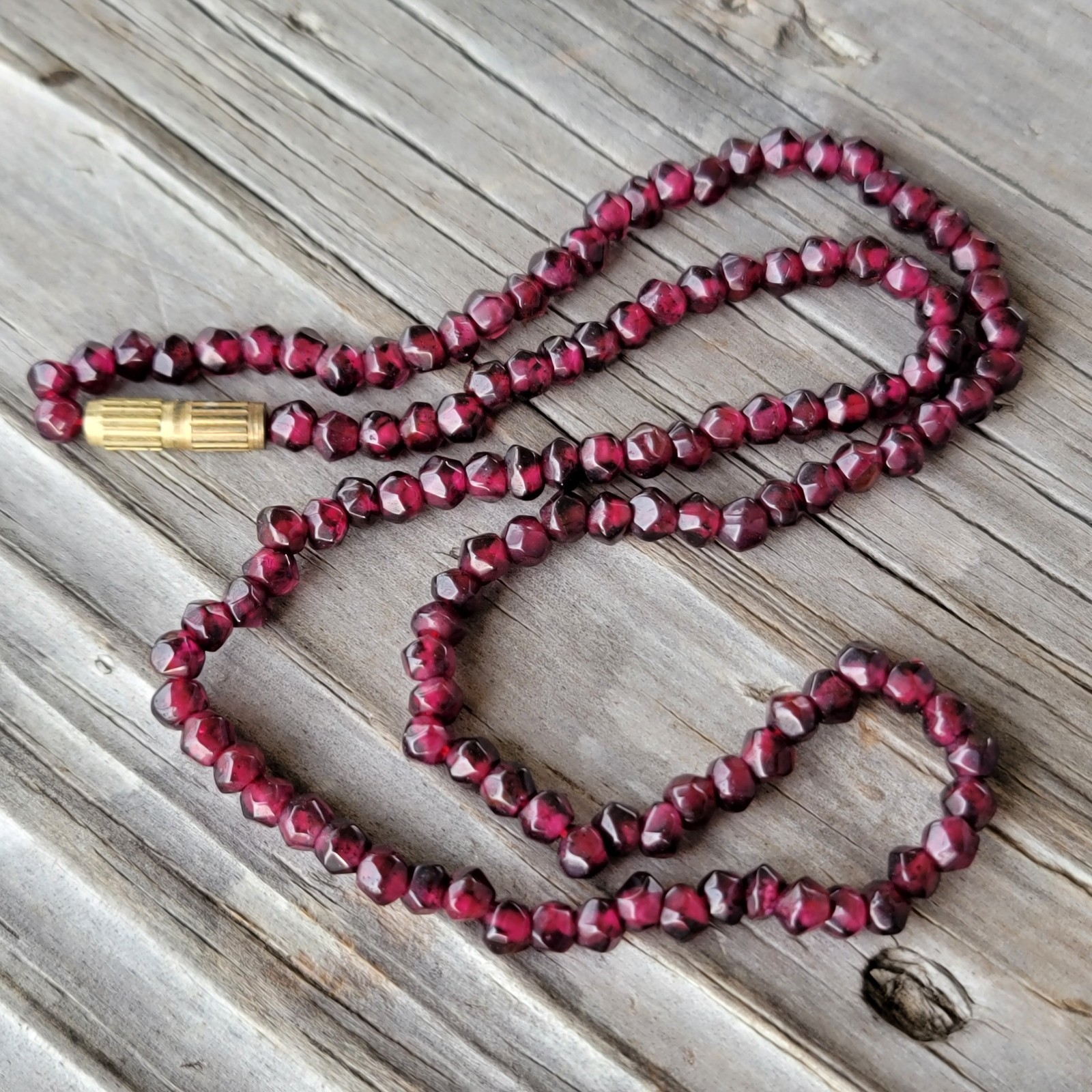 Vintage Dark Red Cut Garnet Beads Necklace Boho Brass Clasp 16″ Chocker