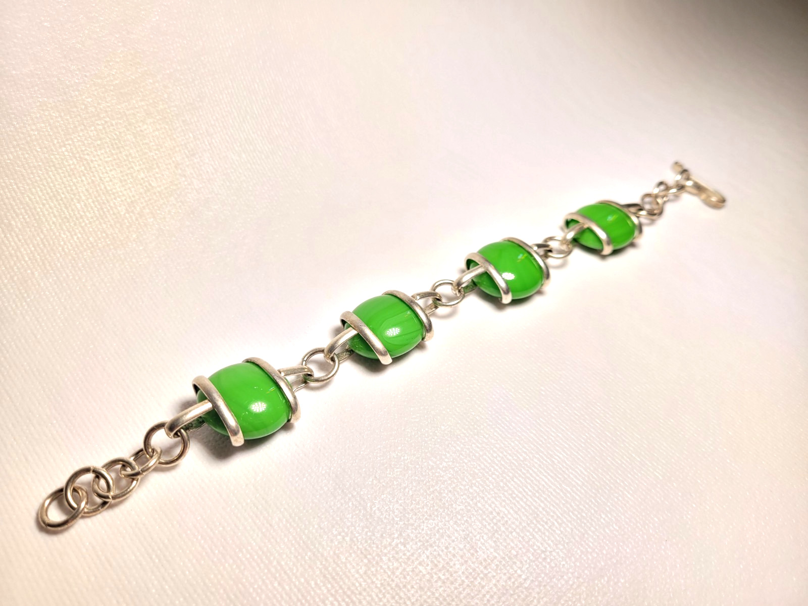 Vintage Artisan Wire Wrapped Green Glass Bead Silver Tone Link Bracelet 8″- 9″