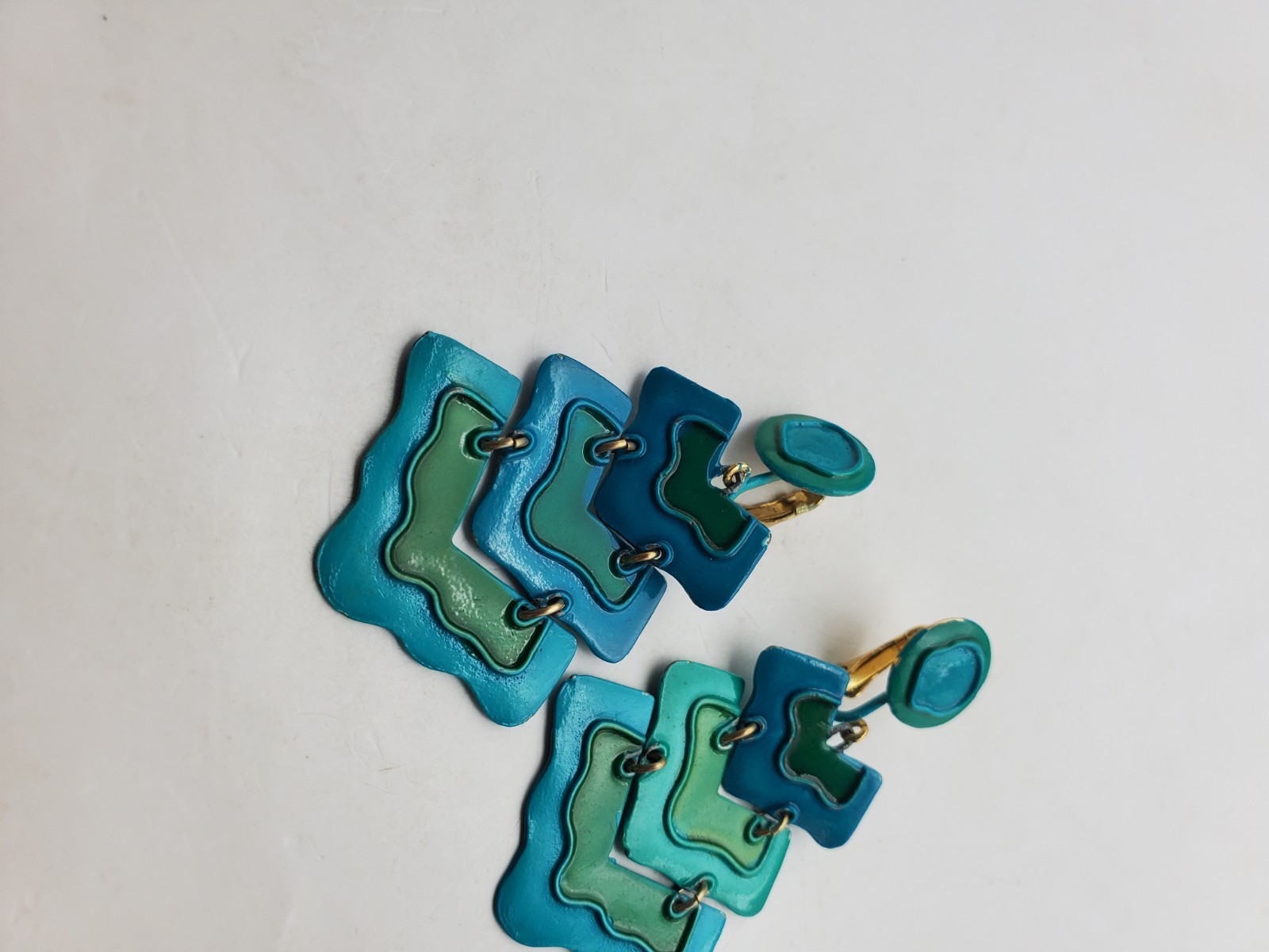 Vintage Green Teal Clip Ons Chandelier Dangle Hippies Earrings MCM 2.5″ Vivid