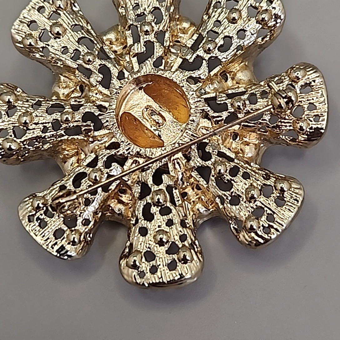 Vintage Rhinestone Brooch AB Red Bead Gold Tone Round Ruffle Wavy 2 1/8″