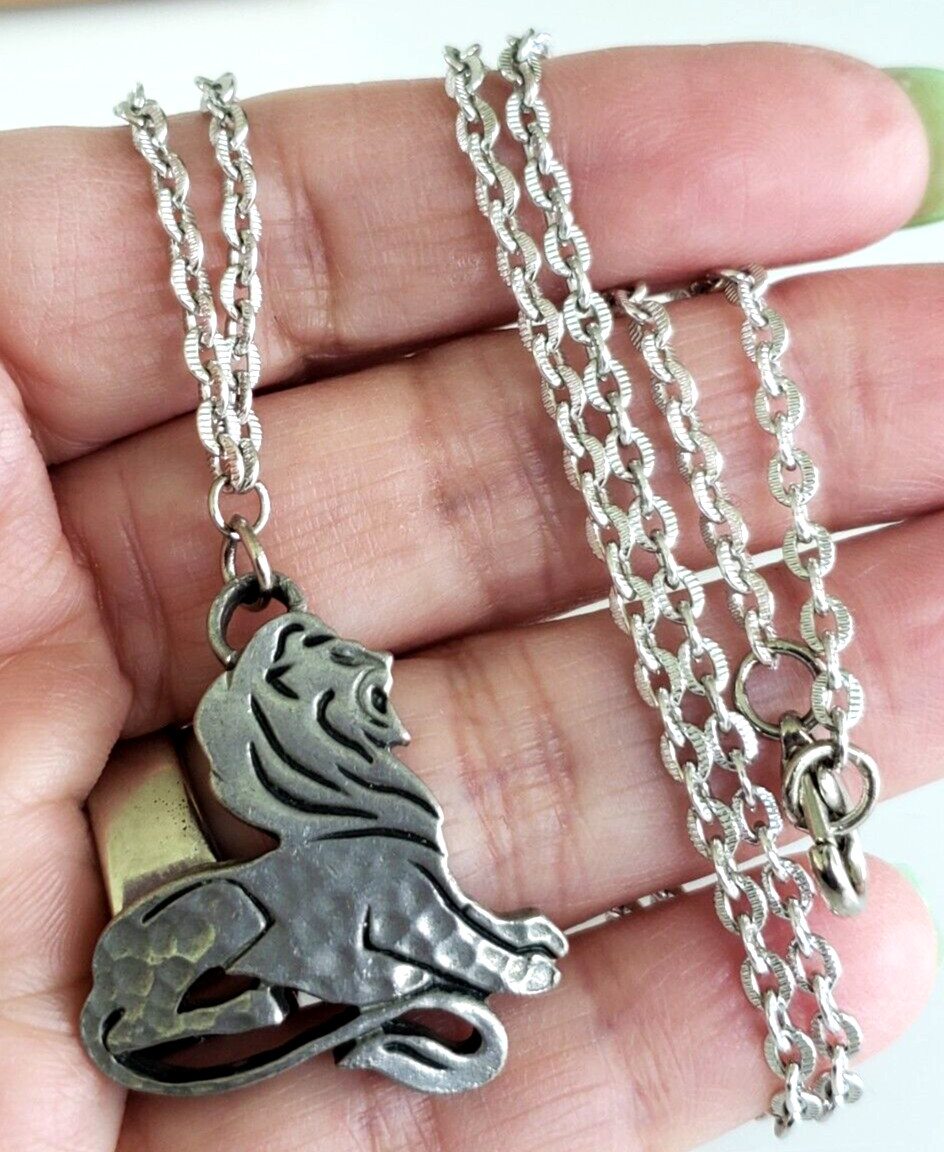 Vintage Leo Lion Zodiac Pewter Pendant Necklace 20″ Silver Tone Aluminum Chain