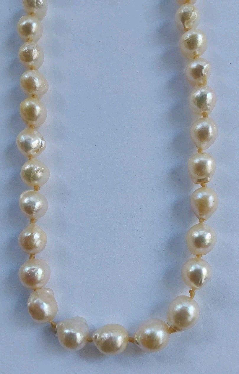 Vintage Baroque Champagne 16″ Ladies 8MM Pearl Necklace w/14KT Gold Clasp 31.6 G