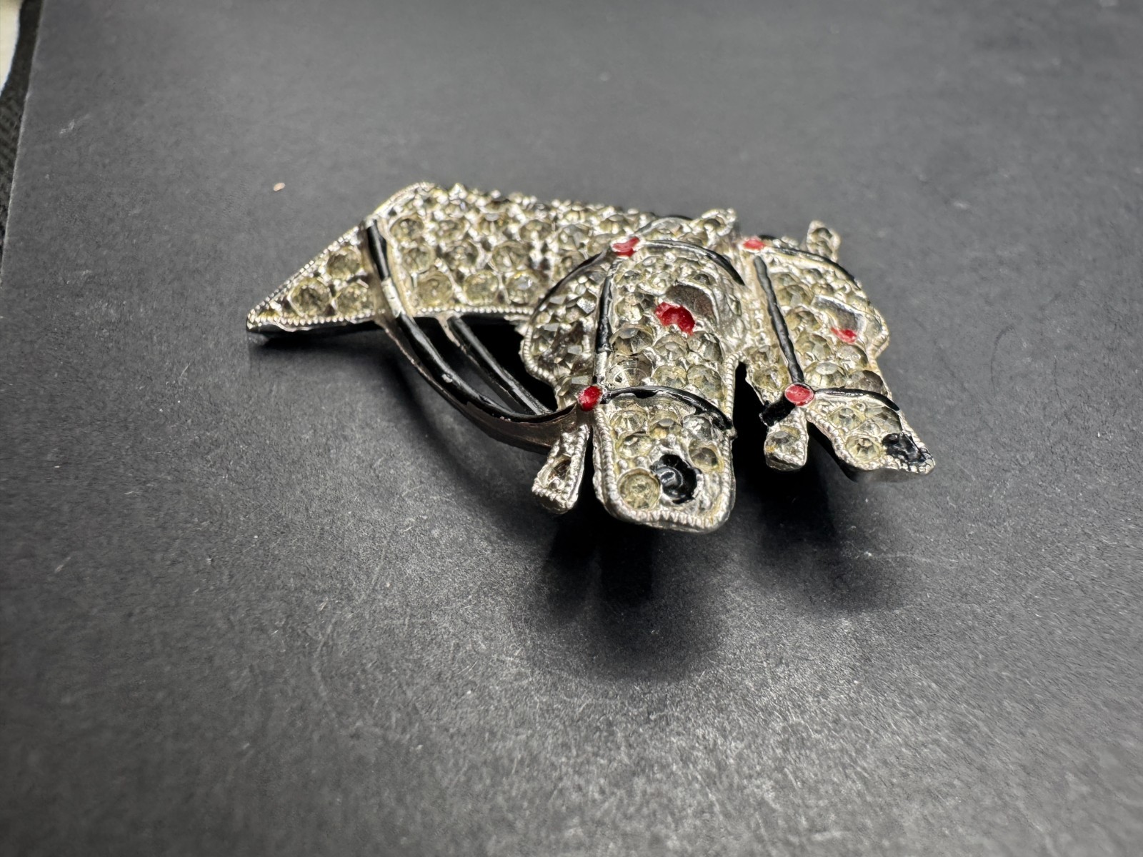 Doulble Horse Heads Equestrian Race Horse Rhinestone & Enamels (Missing Stones)