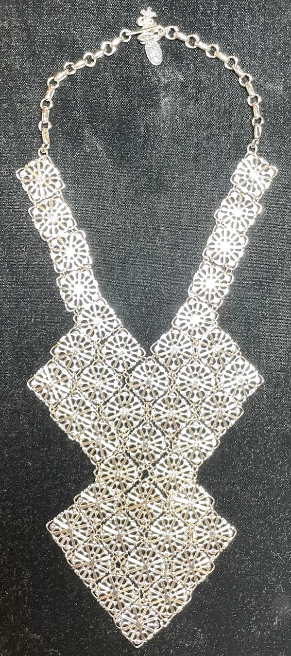 VINTAGE VENDOME SILVER TONE LACEY FILAGREE BIB NECKLACE CONDITION IS MINTY!