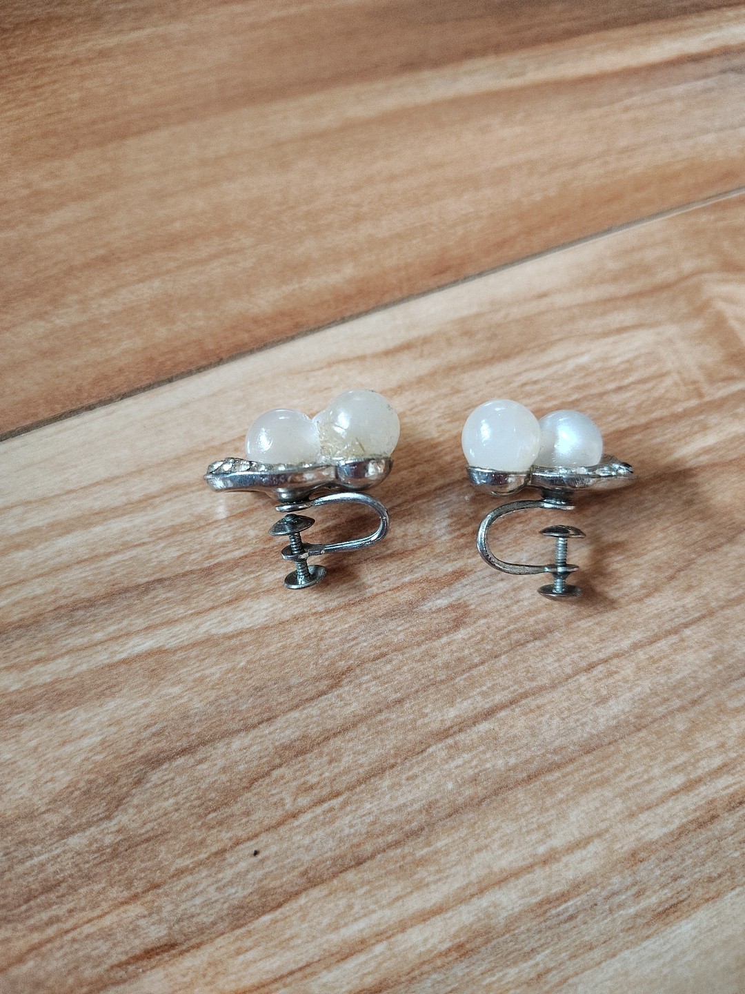 Coro Moonglow Luminous White Grape Bunch Pin & Screw Back Earrings Set Vintage