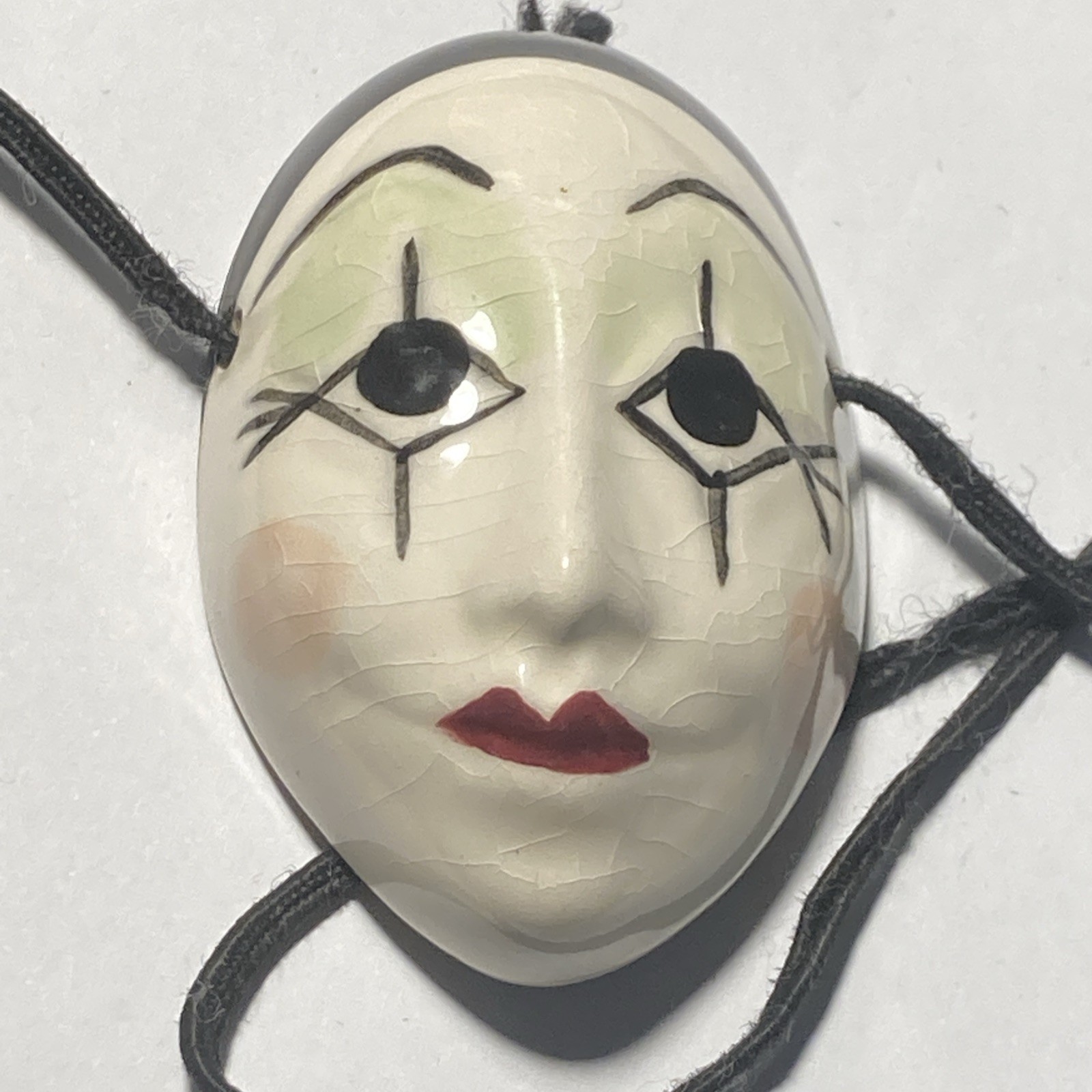 Glazed Porcelain Ceramic Mardi Gras Mask 2.2x 1.52” chord Necklace old Vitag 22″