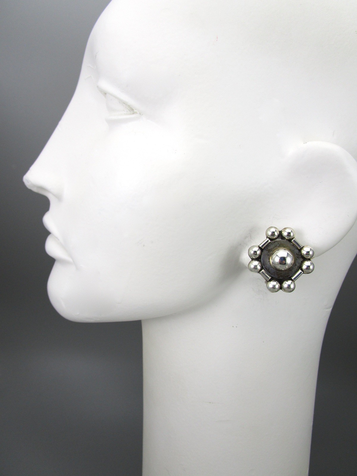 UNIQUE 1 1/” BRENDA SCHOENFELD “LOS CASTILLO” STERLING SILVER BUTTON EARRINGS