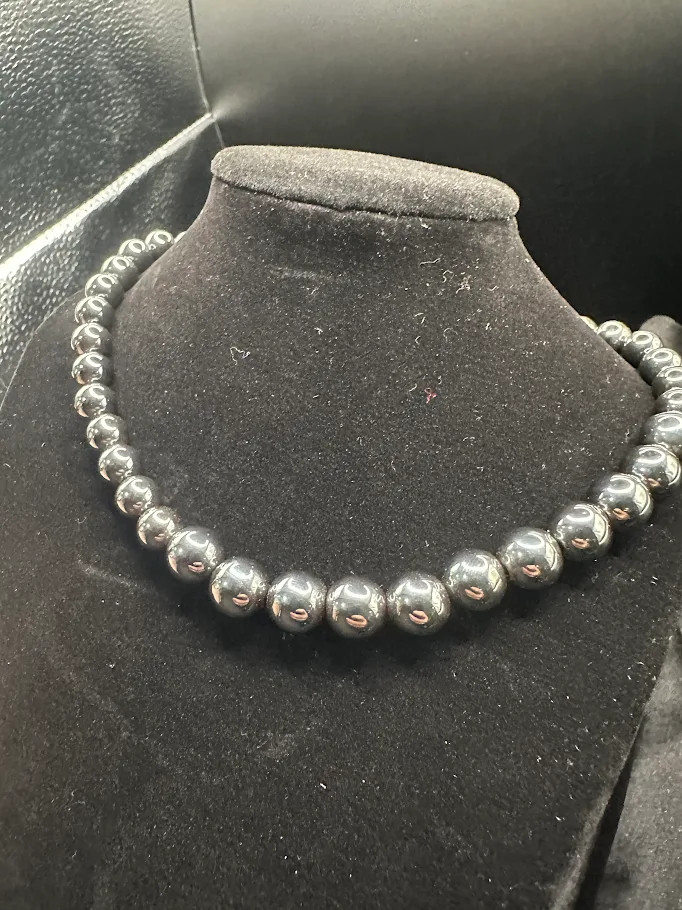 Black Peacock Pearl Style Necklace with Silver Tone Decorative Clasp