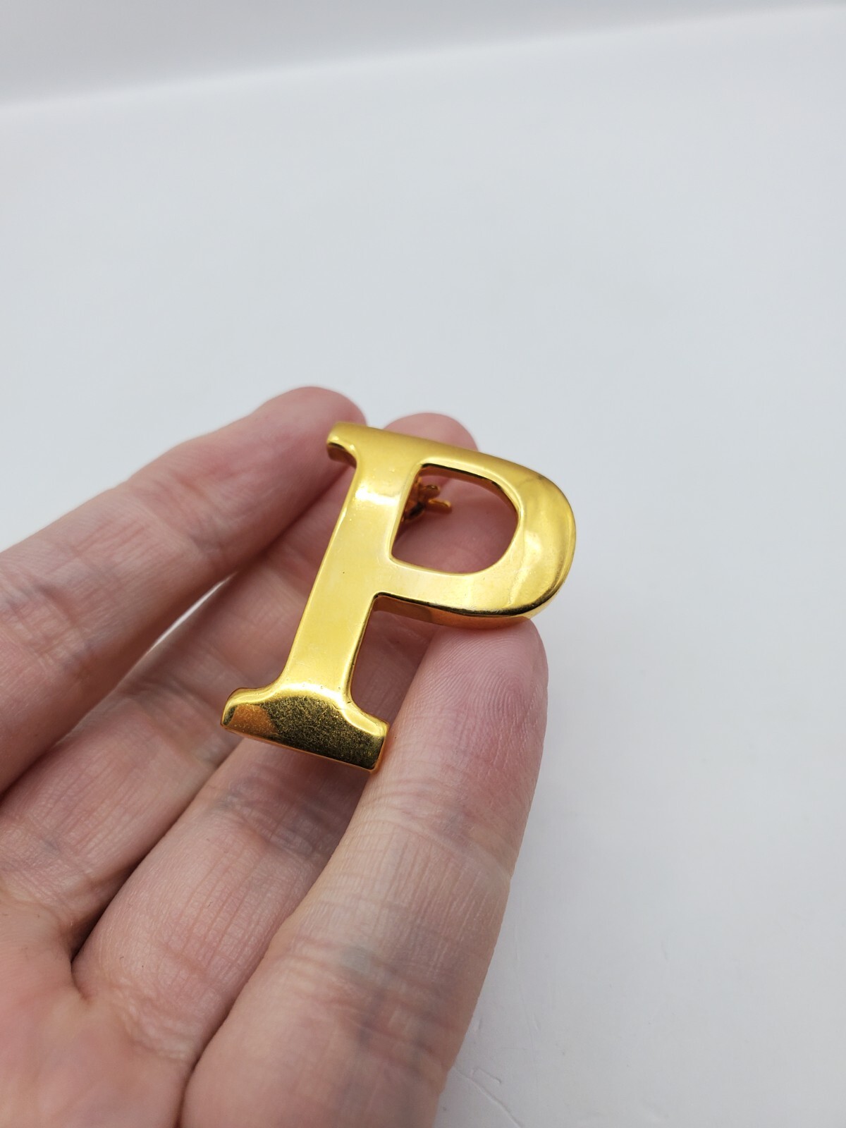 Vintage Anne Klein Signed Gold Tone Initial Letter P Brooch Monogram 1.325″