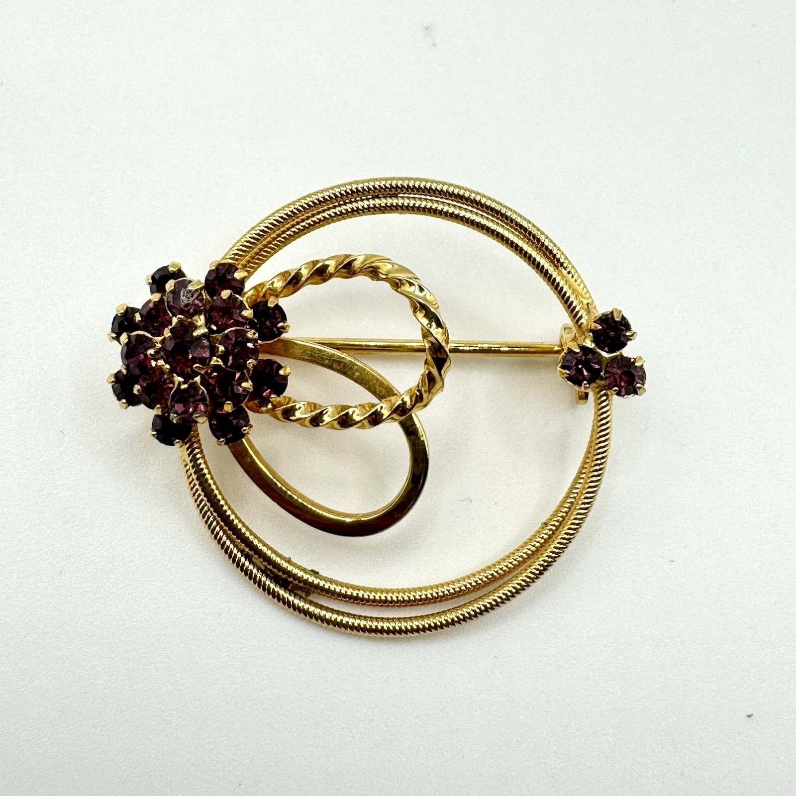 Vintage 50’s Purple Flower Starburst Rhinestone Circle Gold Tone Pin Brooch