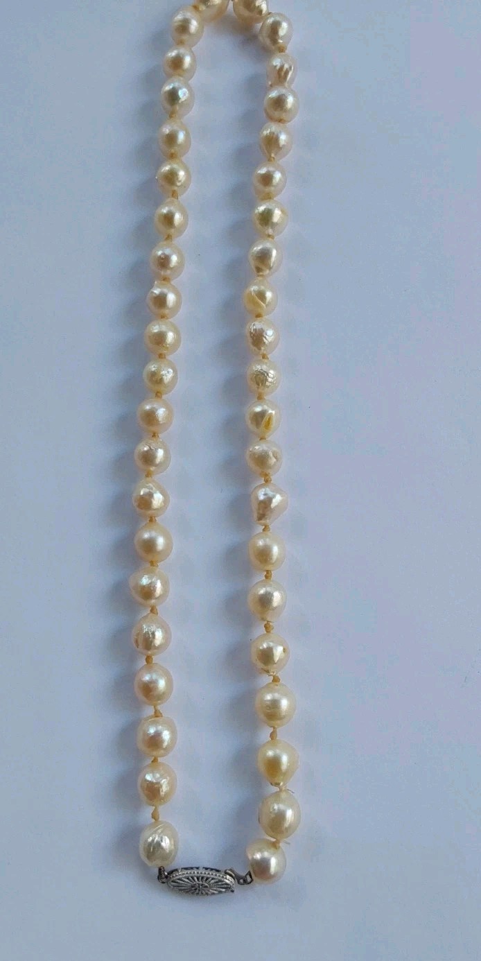 Vintage Baroque Champagne 16″ Ladies 8MM Pearl Necklace w/14KT Gold Clasp 31.6 G