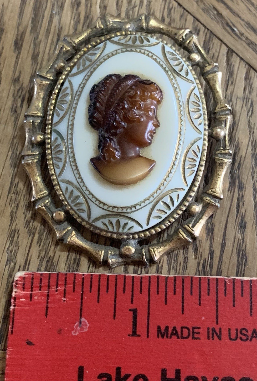 Vintage Cameo Brooch Brown Resin Oval Gold Tone Metal Filigree 2”