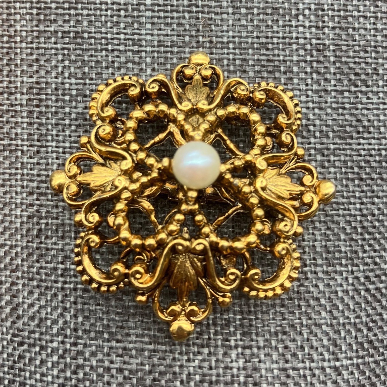 Tacoa Flower Brooch Pin 1.5 In Gold Pearl Ornate Floral Vintage Retro Elegant