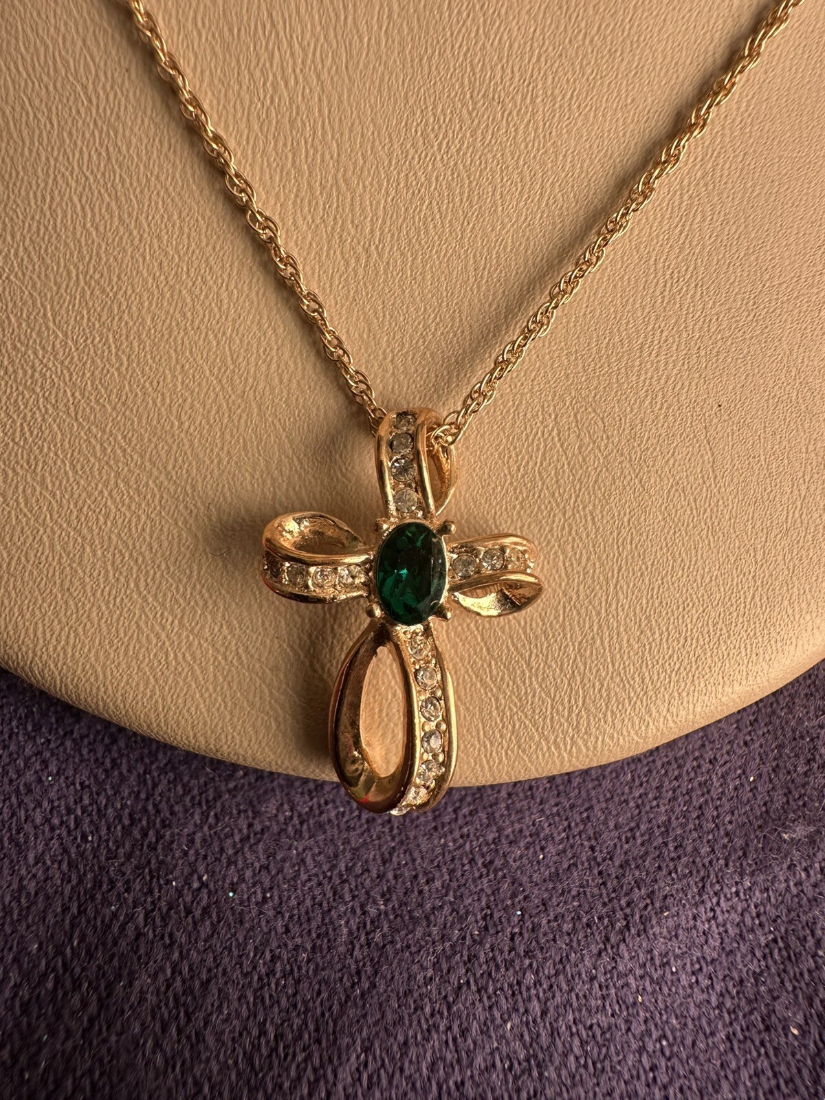 Vintage Roman 41157: May Birthstone Emerald Gold Tone Cross Necklace – in Box