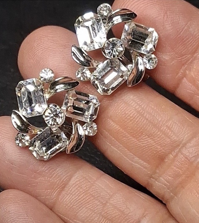 Vtg Signed Lisner 1950s Demi-Parure Emerald-Cut Rhinestone Brooch & Earrings EUC