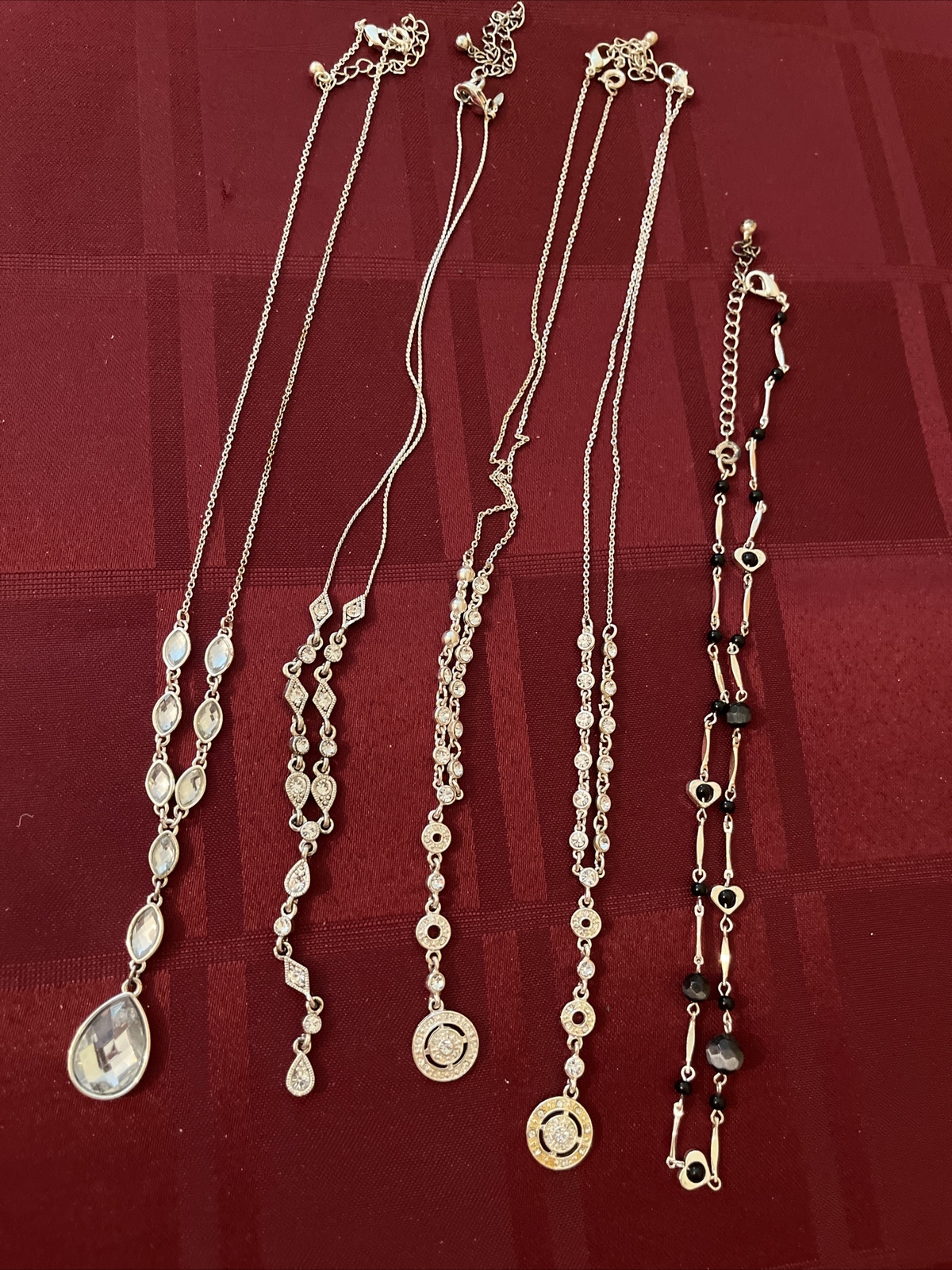 ❤️VTG LOT OF 5 NECKLACES. 2 ARE AVON & OTHERS UNBRANDED. VERY NICE❤️