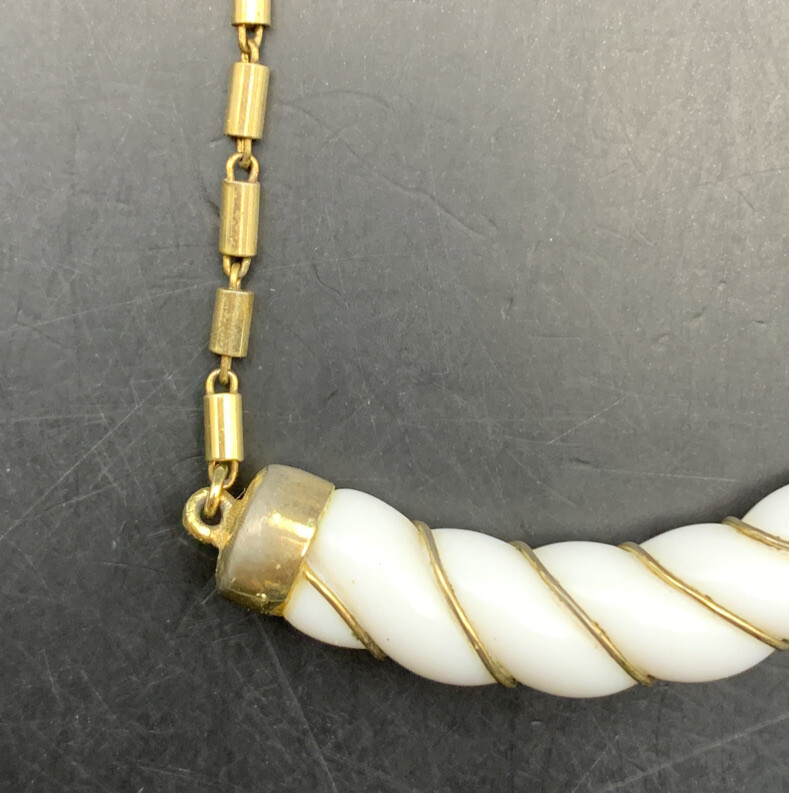 Monet Pendant Necklace Wave Wire Wrapped White Bar Link Gold Tone Vintage