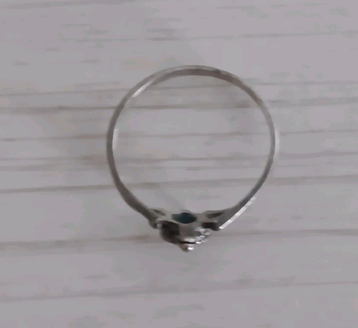Vintage *Bent Band* Sterling Silver Onyx? Turtle Tarnished Ring Size 7.25