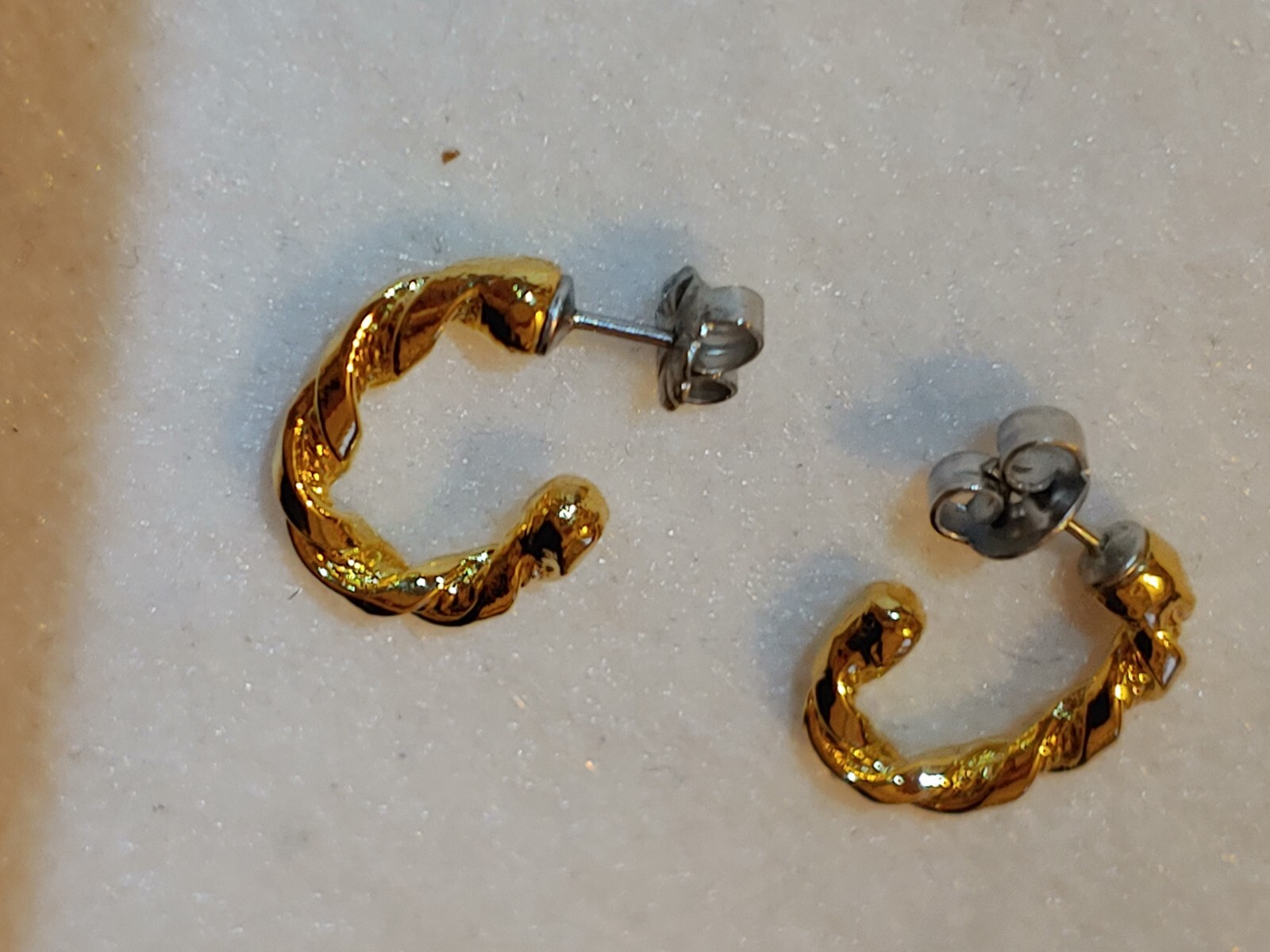 Vintage Gold Tone ( Oblong Hoop ) Pierced Earrings – 1/2 in Wide x 3/4 in Long