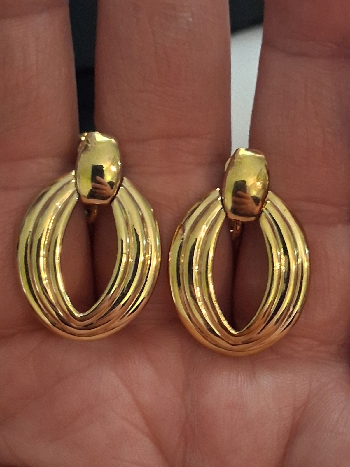 Vintage triple ridge loop door-knocker adjustable clip-on earrings, gold-tone