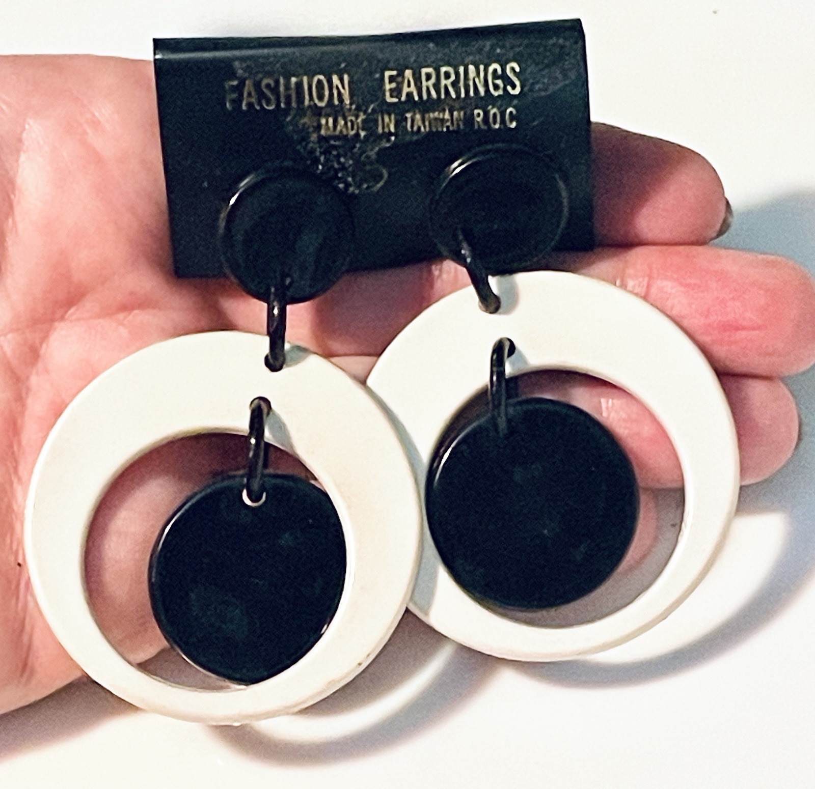 80s Does 60s VINTAGE Black White Hoop Earrings MCM Plastic NOS Taiwan ROC HOOPS