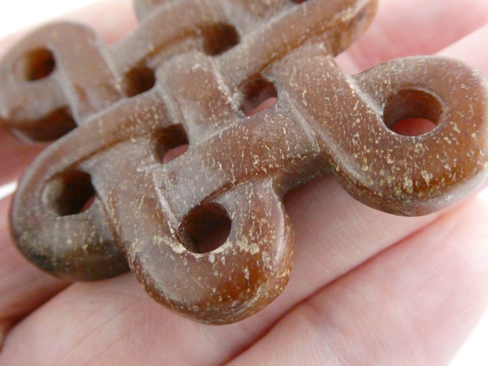 Vintage Carved Brown Hsiu Jade Serpentine Knot Pin Brooch 23.7g 2 3/8 Inches