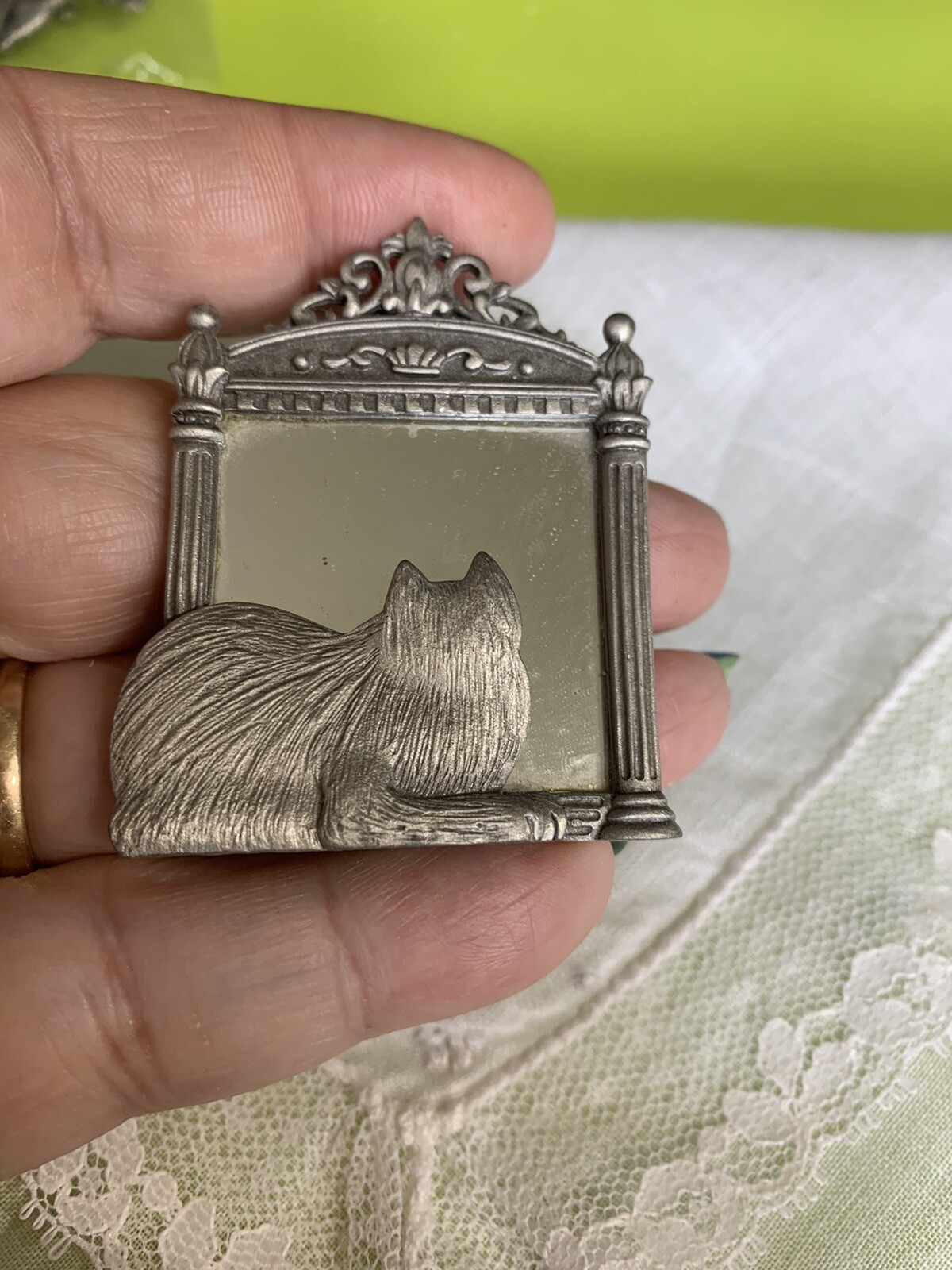 JJ Jonette Signed Cat Looking In A Mirror Brooch Pin XE-17