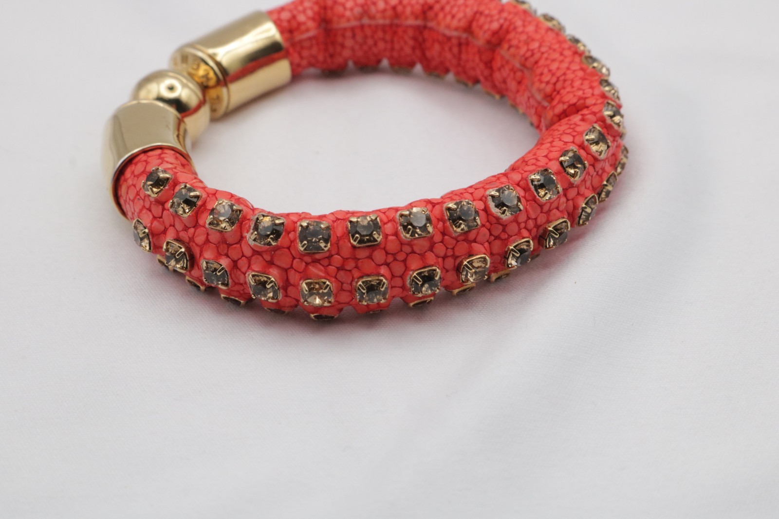 Henri Bendel Stingray Coral Crystal Bracelet Gold Tone Magnetic Clasp Vintage