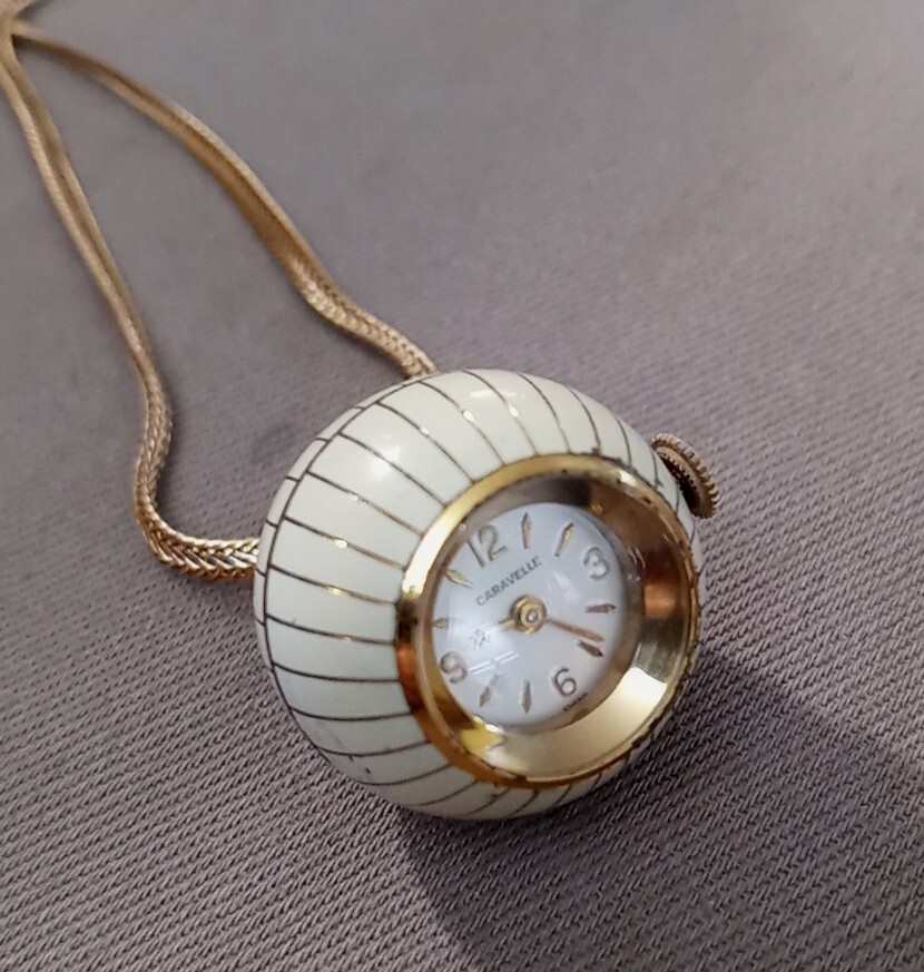 VINTAGE CARAVELLE BALL PENDANT WATCH 60’S WHITE & GOLD ENAMEL RUNNING HAND WIND