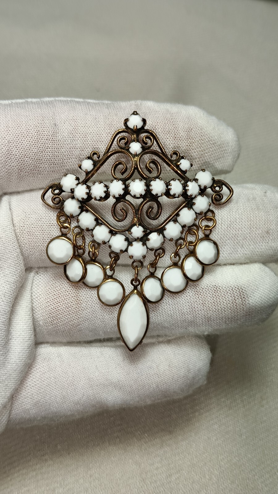 Vintage Juliana Delizza and Elster White Milk Glass Waterfall Pin Brooch