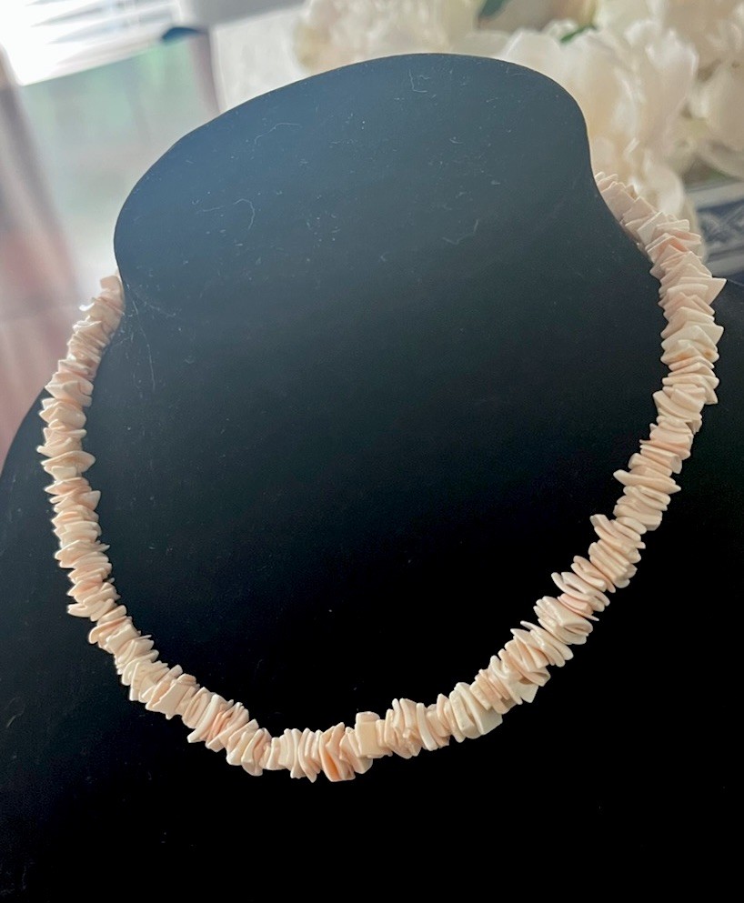 Vintage 1980’s Puka Shell Chip Beaded Blush Peach 18” Collar Necklace Boho Beach